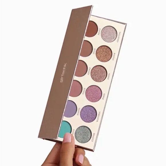 GIRLACTIK The Essential Eyeshadow Palette Vol 2 - Picture 2 of 11